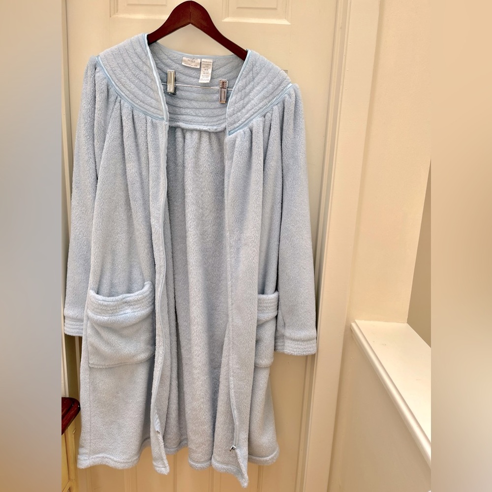 Fleece Robe - Picture 4 of 7